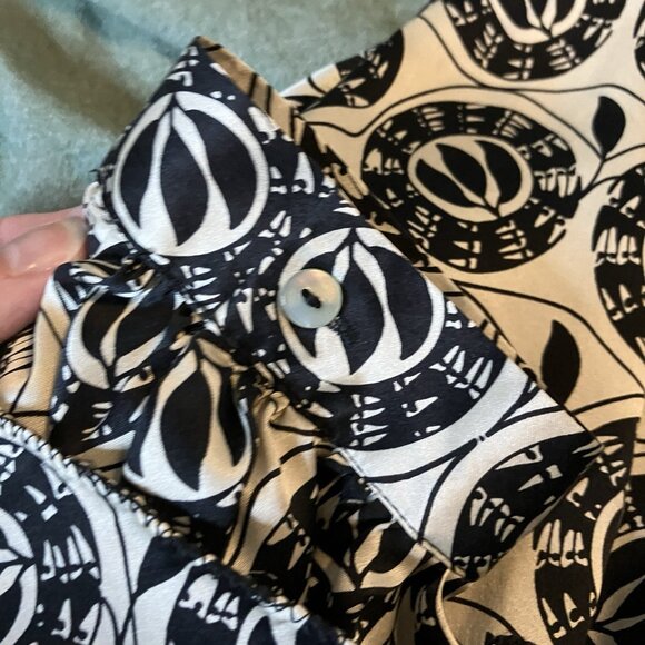 Y2K Max Studio Silk Blouse Womens M Black White Geometric Whimsigoth Fairy - Picture 8 of 8